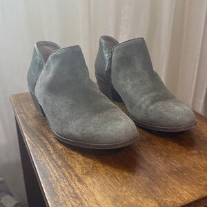 Vionic Marissa Short Bootie, Black Suede Crocodile Print Green Sz 8